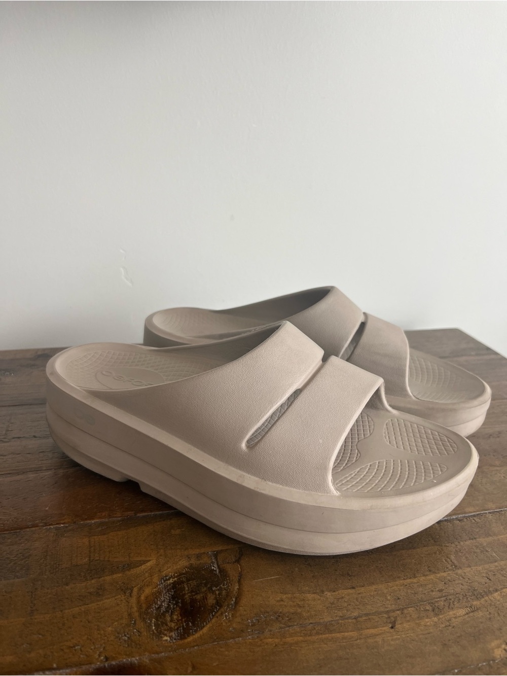 Oofos OOahh Slide Sandals Women's Size 8 Nomad Beige Recovery Foam Slip On
